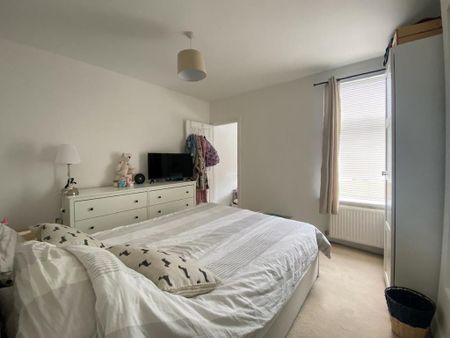 3 bedroom end of terrace house to rent - Photo 3