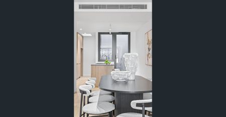 Luxurious living in a prestigious Hotham Hill location - Photo 4