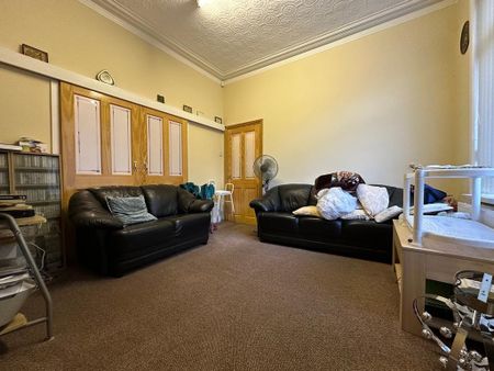 4 bedroom property to rent - Photo 2