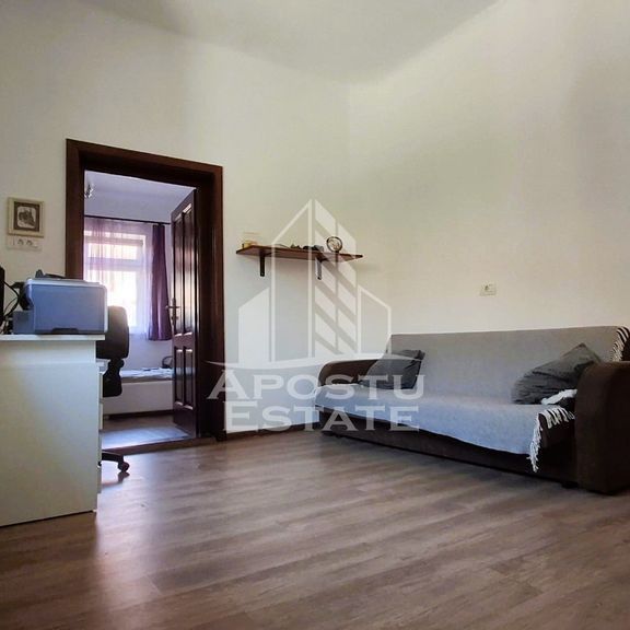 Apartament cu 2 camere, 75 mp utili, la curte comuna - Fotografie 1