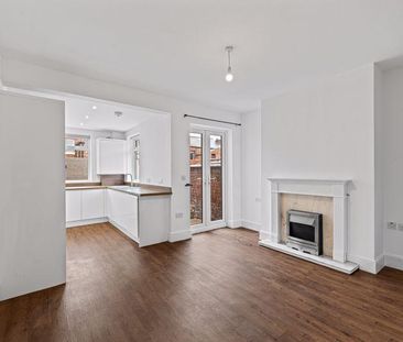 2 bedroom end of terrace house to rent - Photo 5