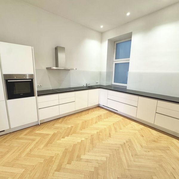 SCHOTTENRING | EINZIGARTIGE 4 ZIMMER | REPRÄSENTATIVER STILALTBAU | TOP-CITYLAGE IN U-BAHN-NÄHE - Photo 1