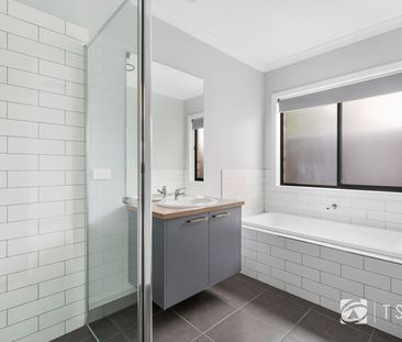 Spacious Modern Home Close To Everything - Photo 2