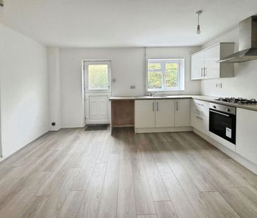 2 bedroom semi-detached house to rent - Photo 3