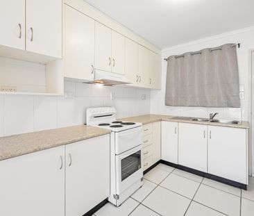 TWO BEDROOM UNIT - CLOSE TO ALL CITY AMENITIES - Photo 3