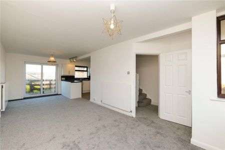 3 bedroom semi-detached house to rent - Photo 2