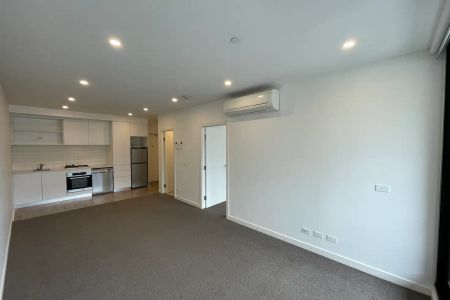 “Executive living in the heart of Reservoir” - Photo 5