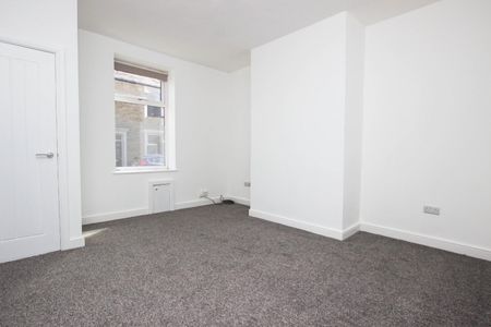 3 bedroom House To Let Total Size: 905 SQ FT - Photo 2