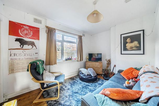 4 bedroom semi-detached house to rent - Photo 1