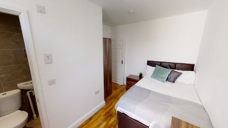 Double En-suite- Popular Easton Location - Photo 5