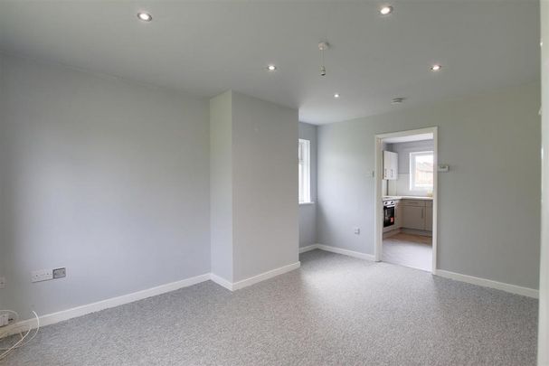 2 bedroom end of terrace house to rent - Photo 1
