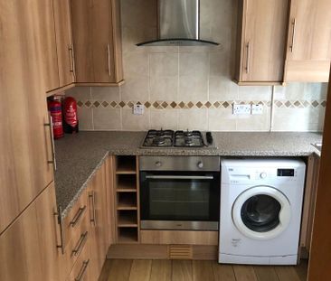 4 bedroom semi-detached house to rent - Photo 6