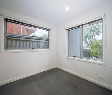 LOW MAINTENANCE LIVING! - Photo 4