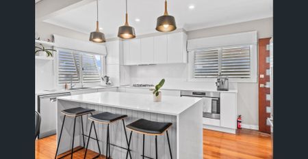 Beautifully Renovated Clayfield Home with Dual Living & Entertainer's Appeal - Photo 3