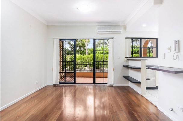 Ground Floor Two Bedroom Terrace Apartment - Photo 1