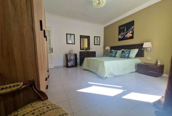 Se alquila en Los Olivos apartamento de 4 dormitorios