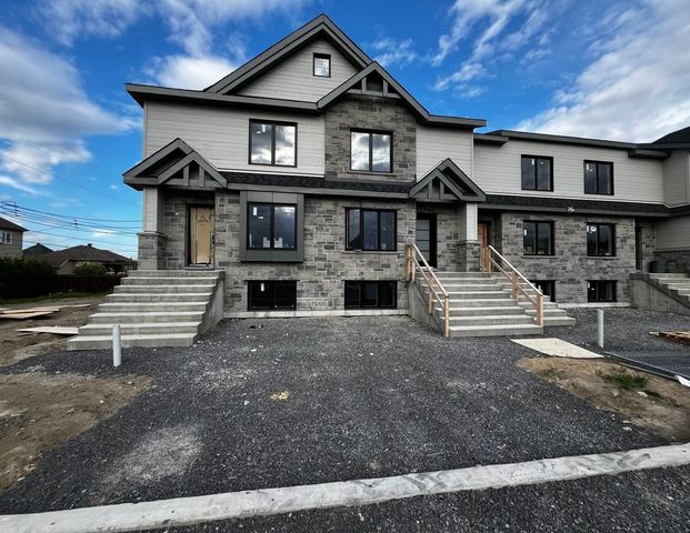 À louer / Maison à étages - Photo 1