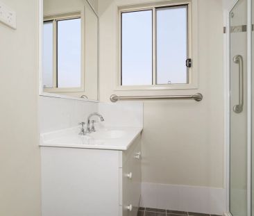 CUTE AS A BUTTON - Photo 3