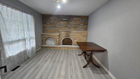 For Lease - 110 Wexford Boulevard Unit# B, Toronto, Ontario - Photo 2