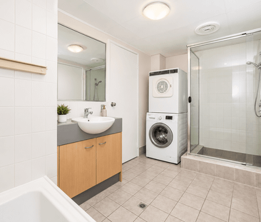 Ground Floor Living in the Heart of Surfers Paradise - Pool & Balcony! - Photo 5