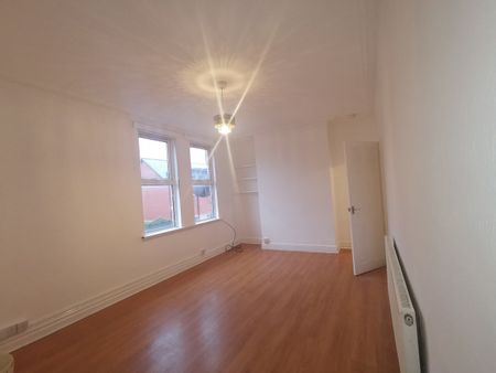 3 Bed Flat, Bentley Lane, LS6 - Photo 3
