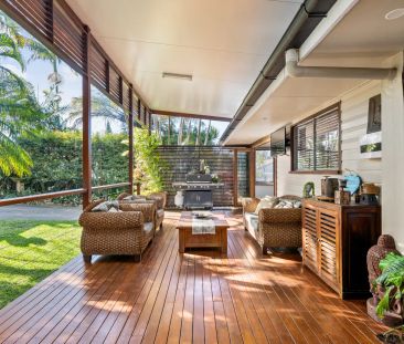 “Resort-Style Living: Elegant Family Home with Pool & Bali Hut” - Photo 4