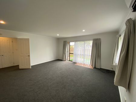 Beautifully Presented 2-Bedroom Unit in Prime Location! - Photo 2