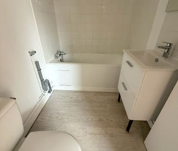 Location Appartement 1 pièce 31m² - Photo 2