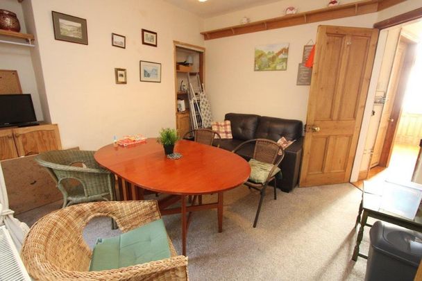 4 bedroom private hall to rent - Photo 1