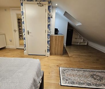 Room in a Shared House, Kinfauns Road, IG3 - Photo 3