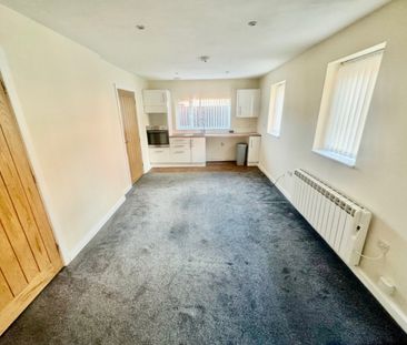 1 Bedroom Ground Floor Flat - Photo 3