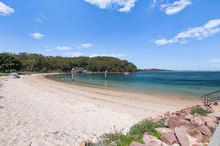 Unit in Bay Parklands - 150m to Little Beach!! - Photo 5