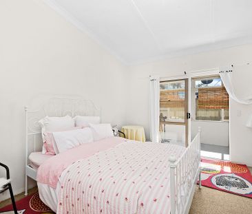 Double Brick Family Home - Photo 6