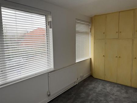 4 bedroom semi-detached house to rent - Photo 3