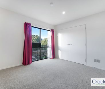 Two large bedroom townhouse style unit comes with two carparks - Photo 2