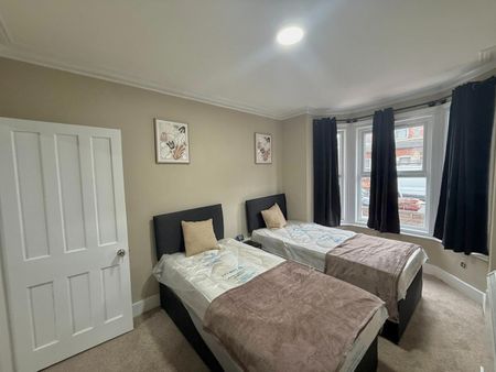1 Bed Flat, Curzon Street, RG30 - Photo 3