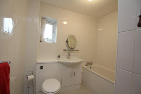 2 bedroom terraced house to rent - Photo 2