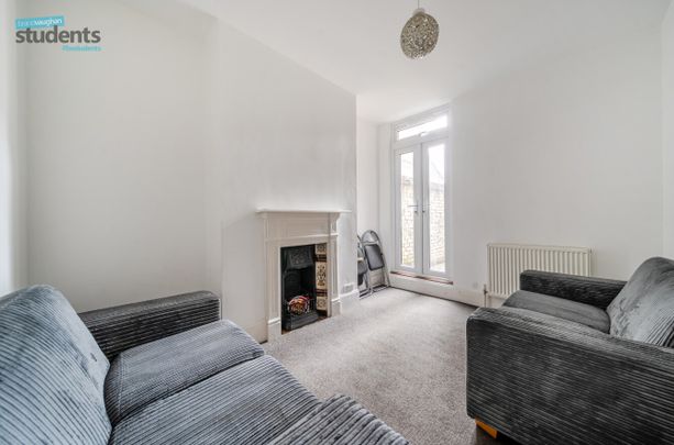 4 bedroom terraced house to rent - Photo 1