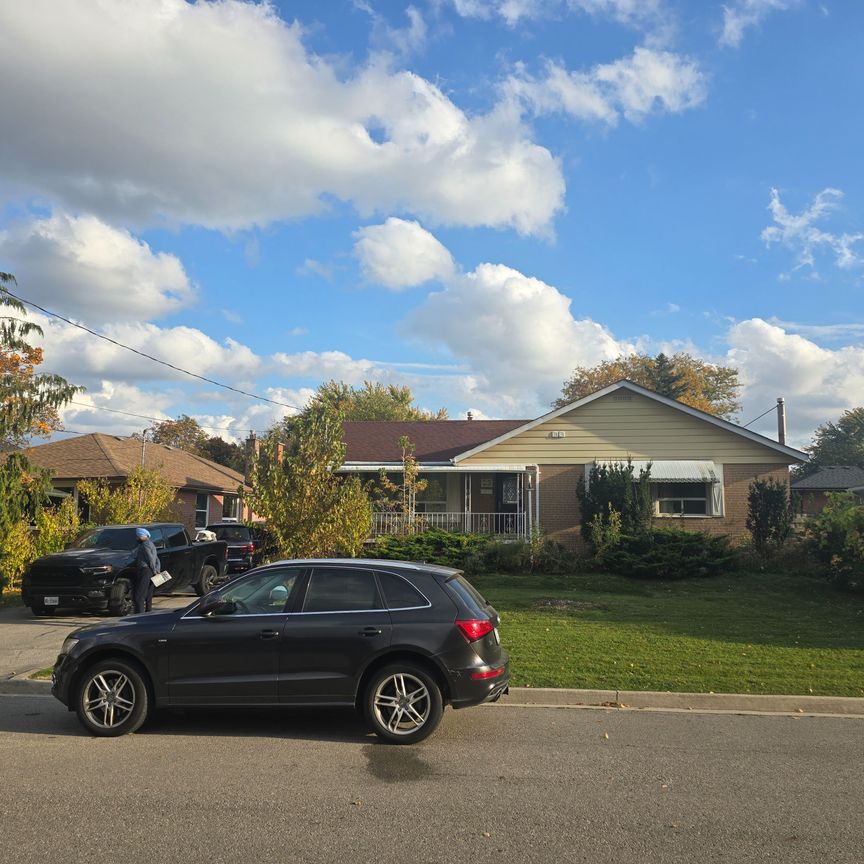 For Lease - 23 Maldaver Avenue, Mississauga, Ontario - Photo 2