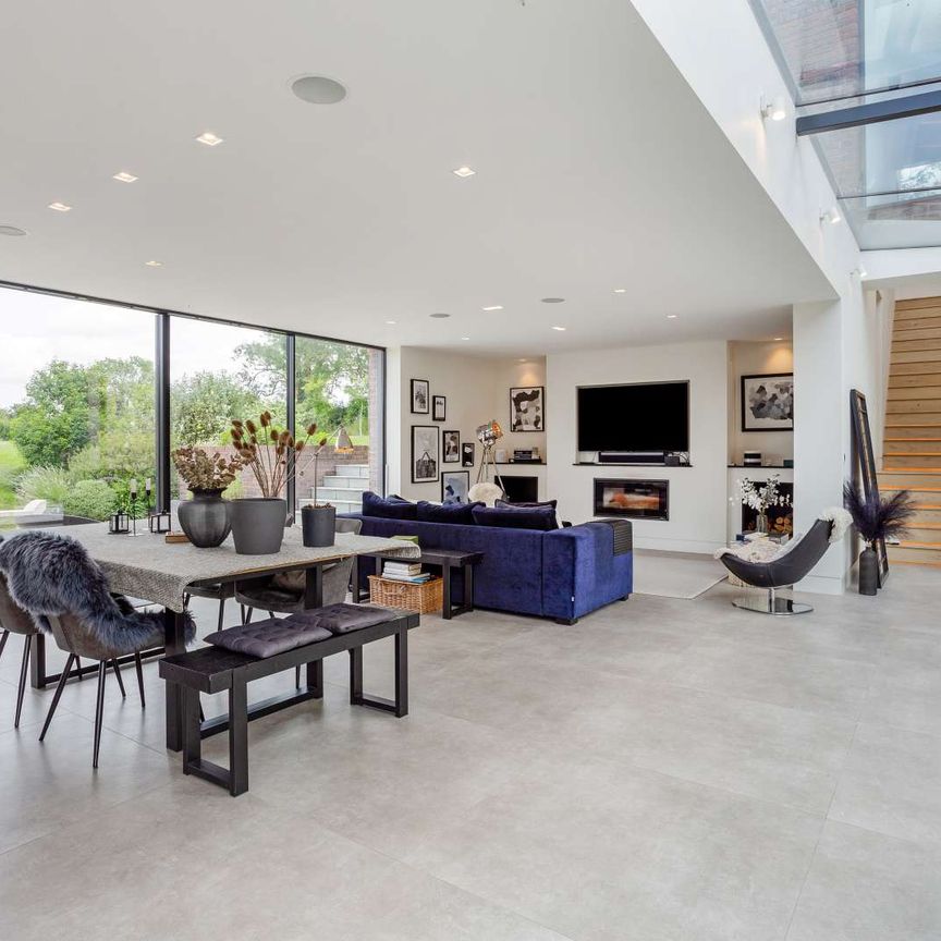 A contemporary family home with far reaching views. - Photo 1