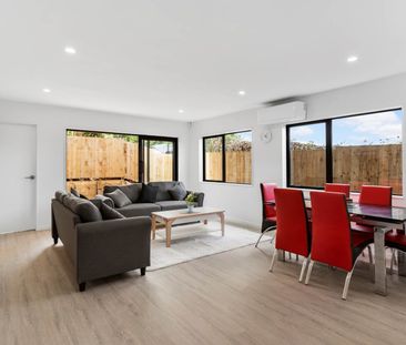 Magnificent in Manurewa - Photo 3