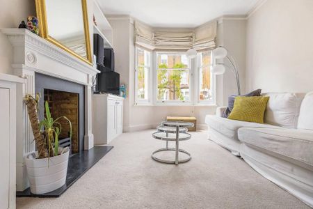 3 bedroom flat to rent - Photo 2