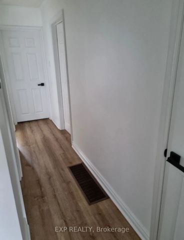 256 Silverbirch Drive #Main Floor - Photo 5