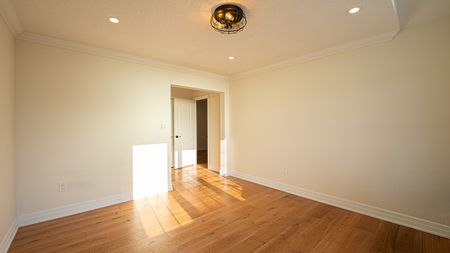 For Lease - 2072 Ashmore Drive, Oakville, Ontario - Photo 4