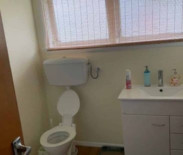 Lovely sunny townhouse in Fairfield, fully fenced - Photo 4