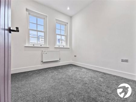 3 bedroom flat to rent - Photo 5