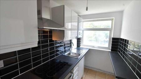 Gilpin Crescent, London, N18 - Photo 2
