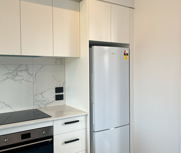 Sunny 2 Bed 1.5 Bath townhouse - Photo 2