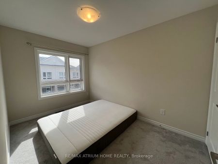 Townhouse For Lease | N8133796 - Photo 2