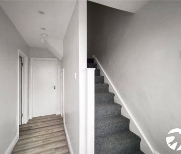 4 bedroom end of terrace house to rent - Photo 1